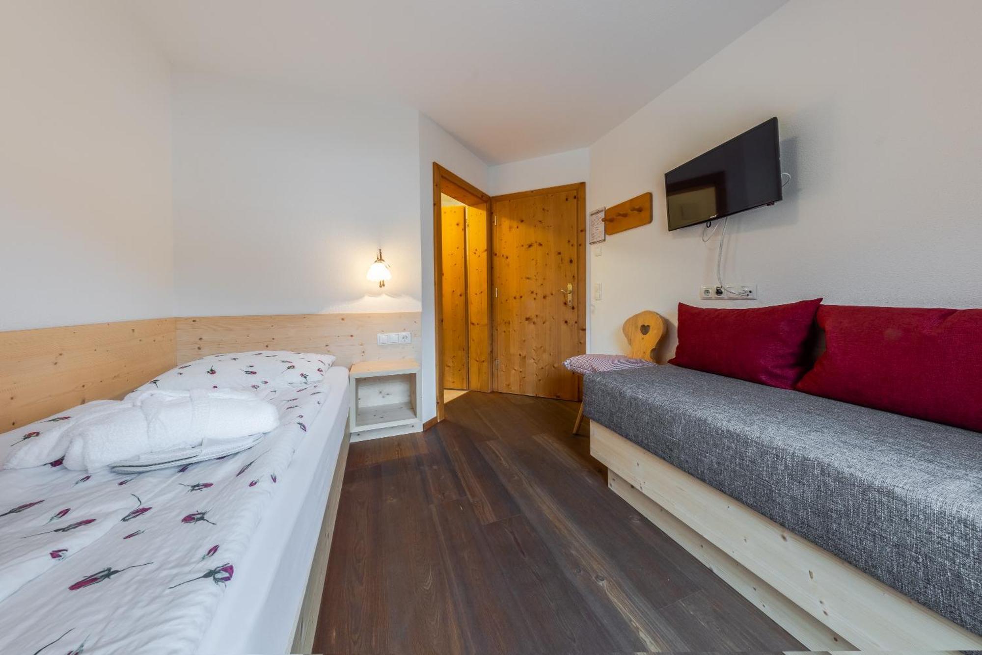Hotel Pension Odles Сан-Мартино-ин-Бадия Экстерьер фото